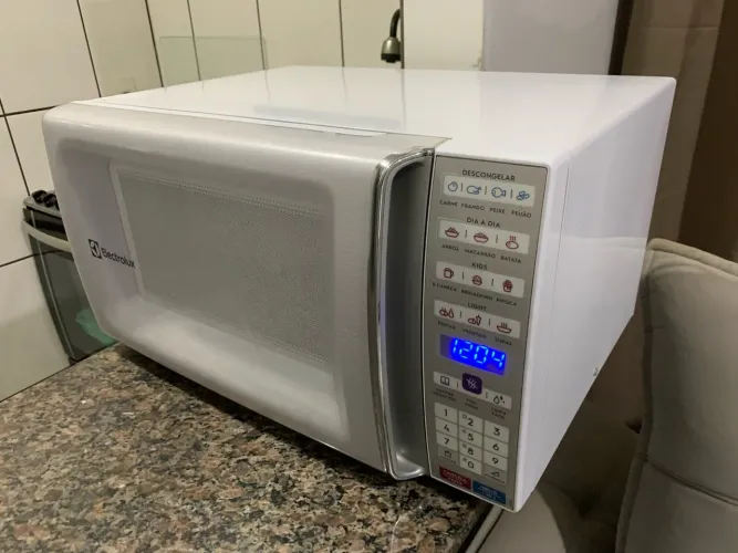 Microondas Electrolux 30 litros semi novo