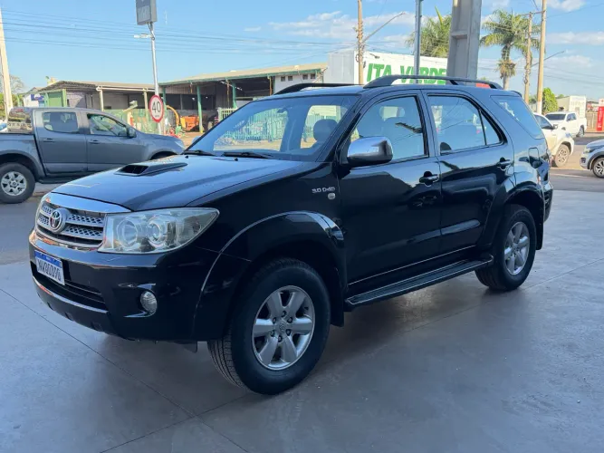 Toyota Hilux SW4 SRV D4-d 4X4 3.0 TDI Dies. AUT 2010
