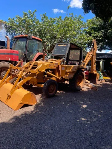 Retroescavadeira CASE 580H ano 86 R$65.000,00