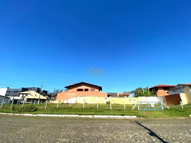 Oportunidade Única: Terreno em Bairro Nobre com Vista para o Mar