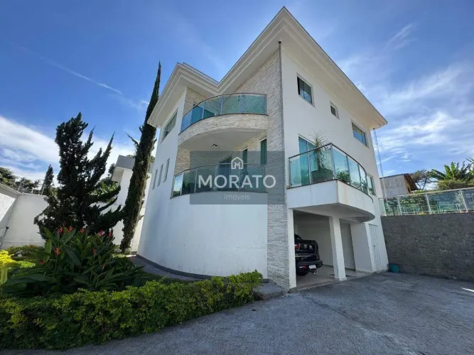 Casa 3 Quartos, Suíte, 8 Vagas de Garagem, no Bairro Copacabana