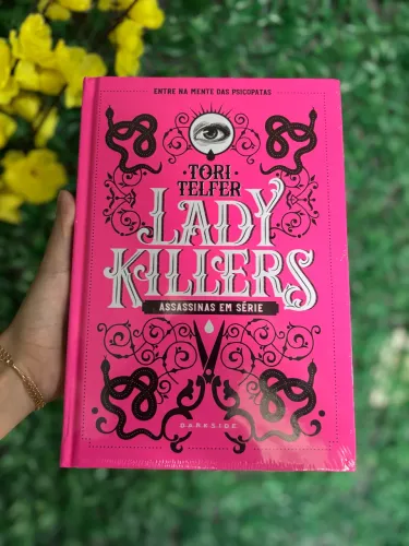Livro Lady Killers: Assassinas em Série + luva amarela ( Darkside)