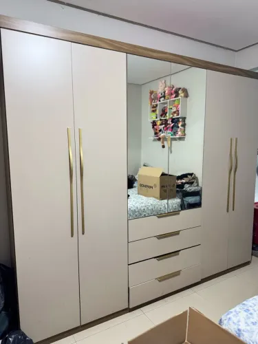 Guarda-Roupa Grande e Espaçoso - Ótimo para Organizar suas Roupas