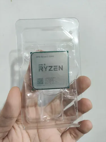 Vendo Ryzen 3 3200G e Cooler AMD
