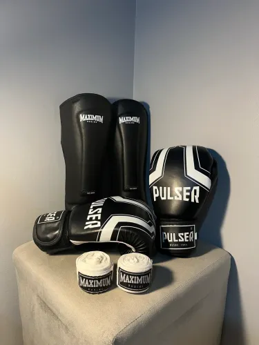 Kit Muay Thai / Kickboxing Completo - Luvas, Caneleiras, Bandagens e Bolsa Nike 60L