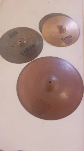 Pratos Sabian B8 (condução, ataque, chimbal)