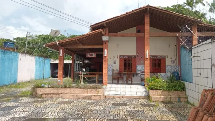 Casarão c/ escritura, na avenida beira mar na praia são francisco 6/4 c/ piscina mobiliada