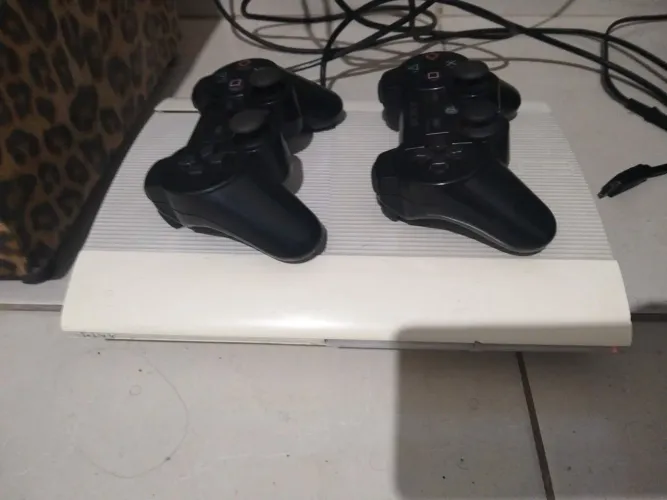 PS3 + 50 MIL JOGOS + 2 CONTROLES 