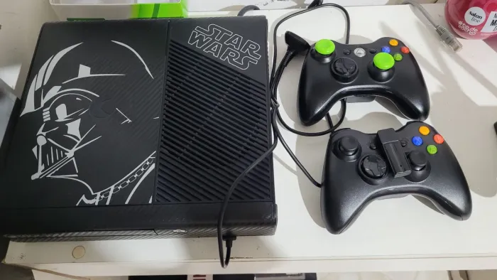 Xbox 360 super slim 500gb +controle + cabos "desbloqueado com AbadAvatar" 