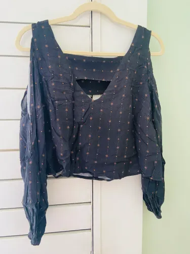 Blusa Farm estampada manga longa com recorte P