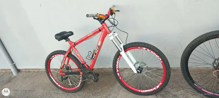 Vendo bicicleta aro 26 GTS quadro alumínio impecável