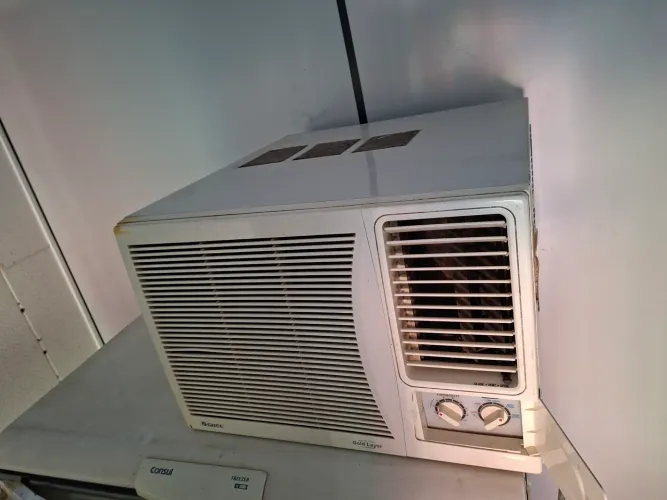 Ar condicionado CJ 220V 10000 mil btu