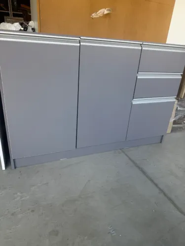 BALCÃO PIA C/ RODAPÉ 100% MDF