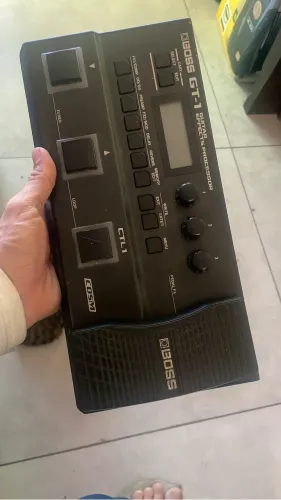 Pedaleira Boss GT1 para Guitarra