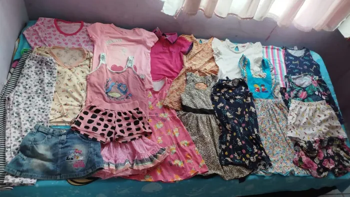 Lote de roupinha com 20 peças veste 6 anos