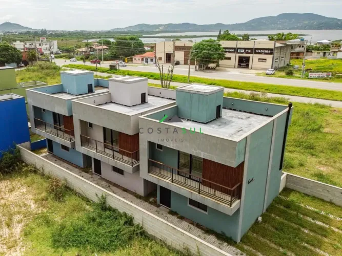 Sobrado disponível para locação anual no bairro Encantada - Garopaba/SC