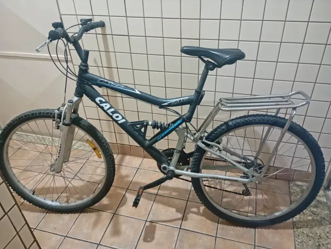 Bicicleta Caloi de Marcha, suspensão aro 26 com carregadeira