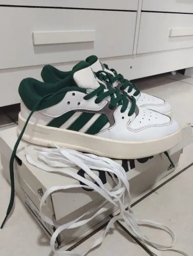 Tênis Adidas original Court 24 na caixa (tam 38)