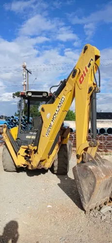 Maquina retroescavadeira 