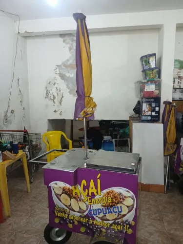 Carrinho para vender açai com frutas