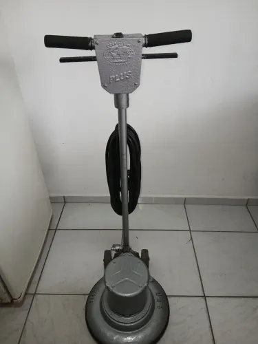 Vendo enceradeira industrial 