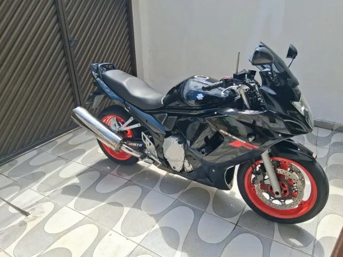 Gsx650f em excelente estado!