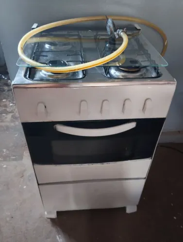 Fogão funcionando tudo entrego acompanhar mangueira e registro
