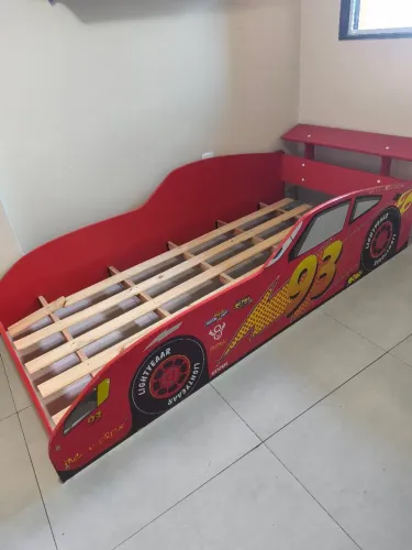 Vende se cama de carro menino semi novo  