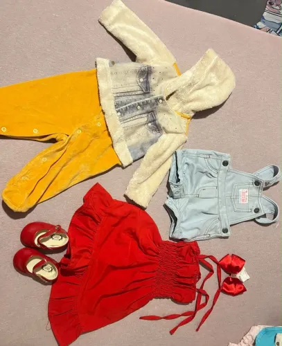 Lote de roupa para bebê menina