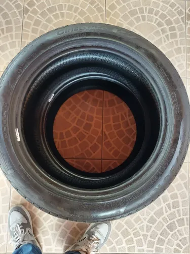 Par de Pneus Pirelli 215 50 aro 17