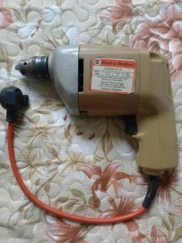 Furadeira black e Decker antiga, colecionador