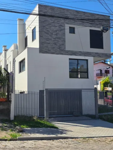 Sobrado Triplex á venda em Caxias do Sul, bairro Desvio Rizzo