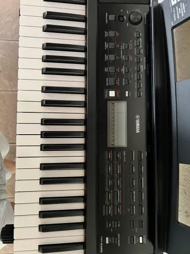 Teclado Yamaha PSR E383 Semi Novo 