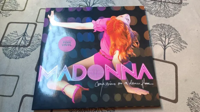 Vinil Confessions on a dance floor 