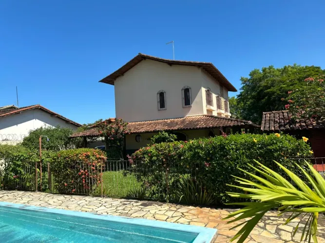 Casa para venda possui 500 metros quadrados com 6 quartos