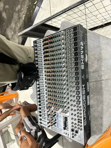 MESA PROFISSIONAL DE SOM BEHRINGER EURODESK MODEL SX2442FX