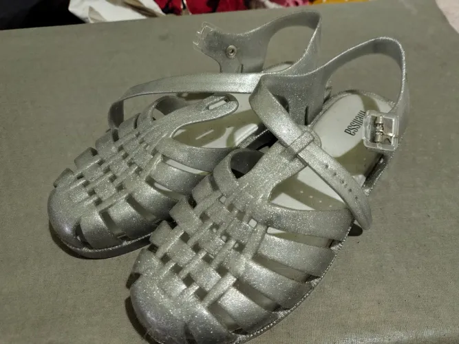 Vendo Melissa semi-nova 