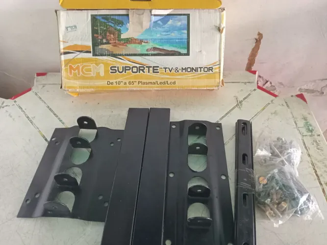 Vendo suporte pra TV. Novo.