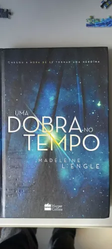 Livro UMA DOBRA NO TEMPO