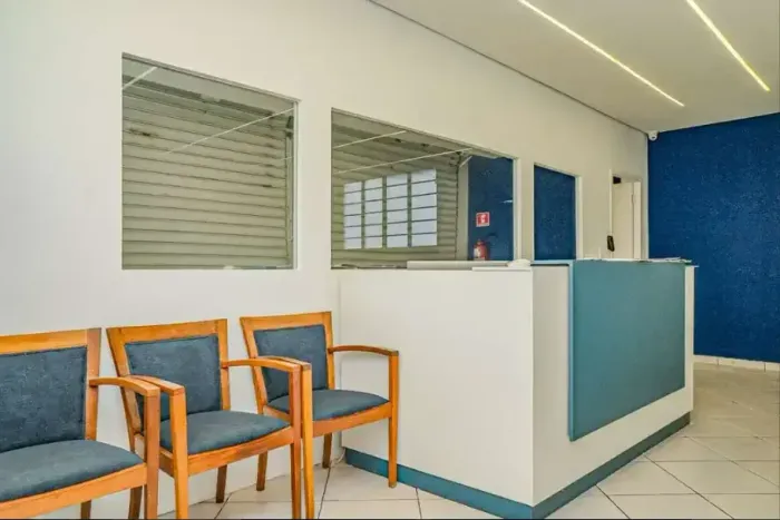 Conjunto comercial para alugar possui 150 metros quadrados e 2 vagas em Vila dos remédios,