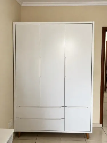 Guarda-Roupa Branco 3 Portas com Gavetas - Ótimo Estado
