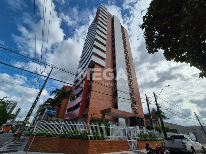 Apartamento com 3 quartos no bairro de Fátima em Fortaleza, CE
