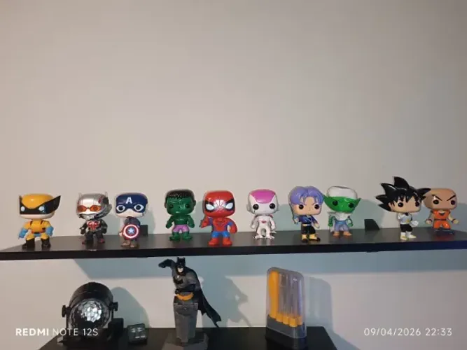 Coleção de bonecos Marvel e Dragon Ball