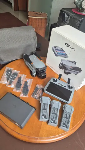 DJI AIR 3 Anatel NOVO c/ Tela Combo Fly More