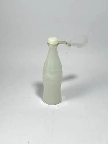 Chaveiro Mini Garrafinha Coca-Cola Colecionável - Charlie Brown Jr. (2002) | Branca que Br