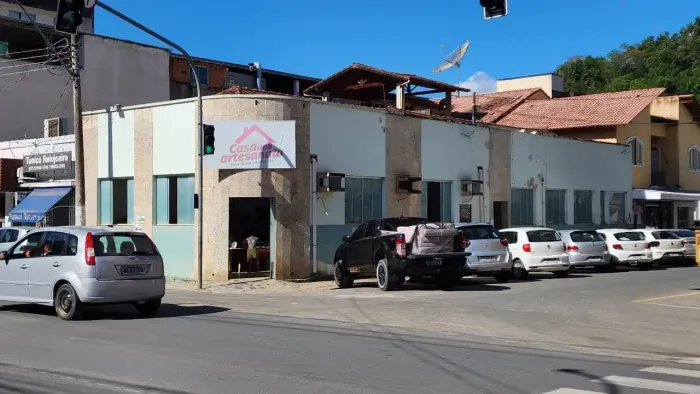 Imóvel comercial de 226,46 m² localizado em frente à Prefeitura