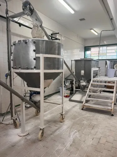 Vende - se conjunto para preparo de ração ou misturas para pó
