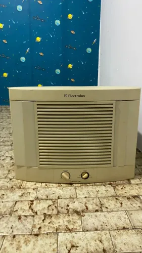 Ar-condicionado de janela ELECTROLUX funcionando perfeitamente