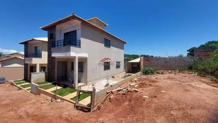 Casa nova à venda em condomínio na Rasa Buzios