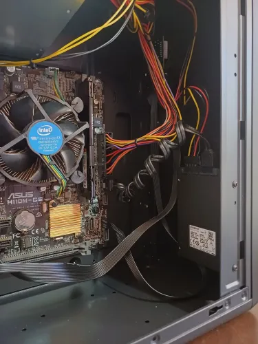 Desktop Core i7 + 8GB de RAM + SSD